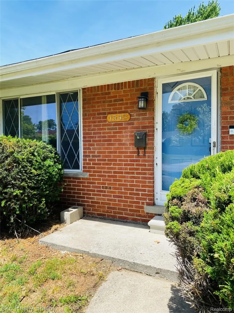 1545 Cynthia Avenue Madison Heights City MI 48071