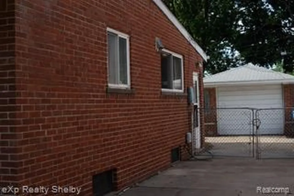1545 Cynthia Avenue Madison Heights City MI 48071