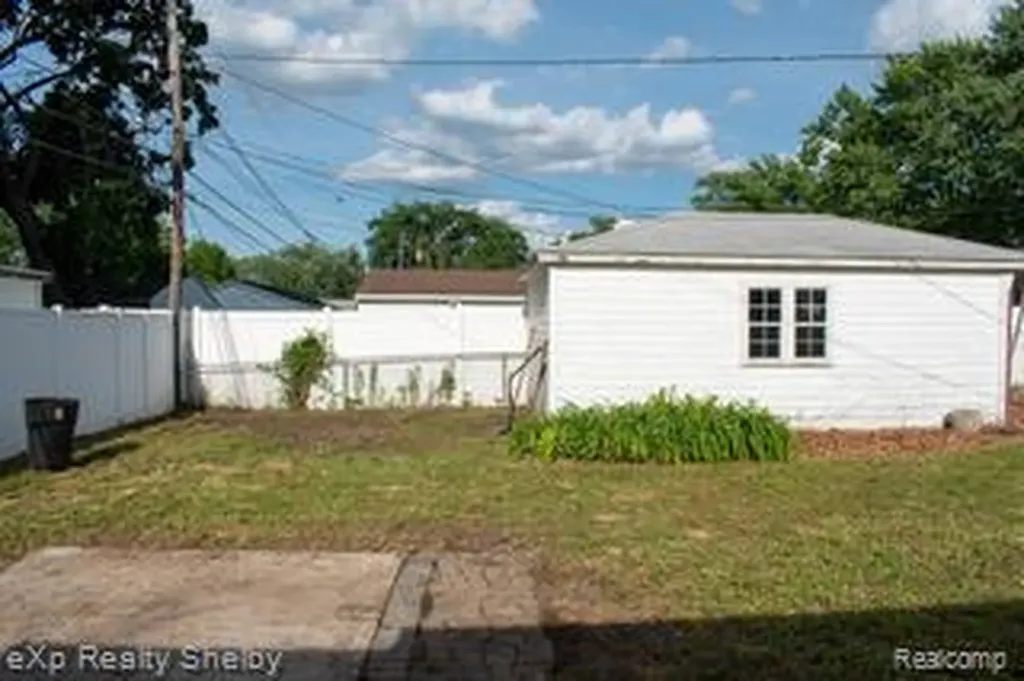 1545 Cynthia Avenue Madison Heights City MI 48071