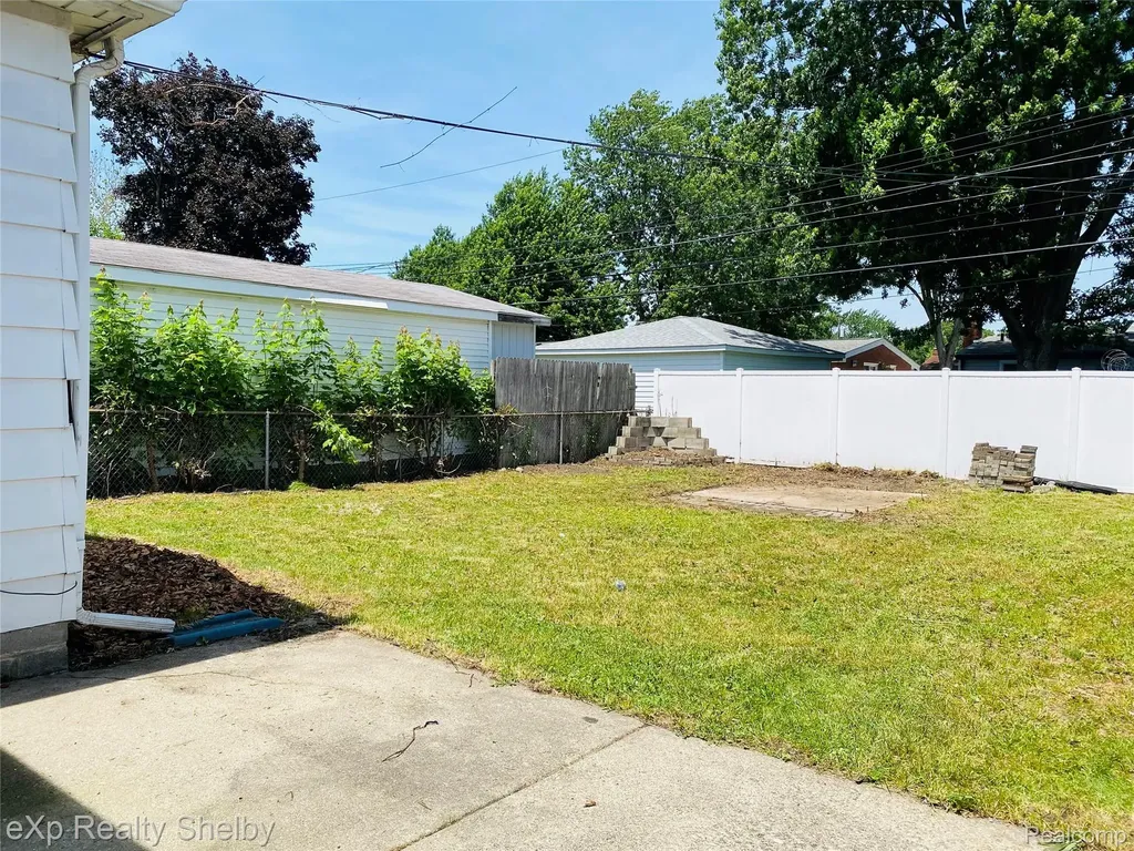 1545 Cynthia Avenue Madison Heights City MI 48071