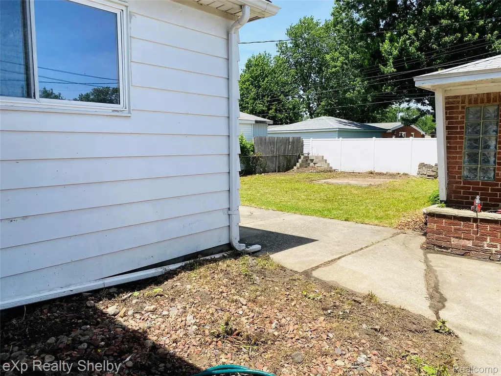 1545 Cynthia Avenue Madison Heights City MI 48071