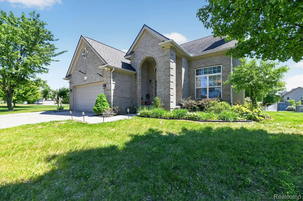 5324 Sequoia Court Burton City MI 48439