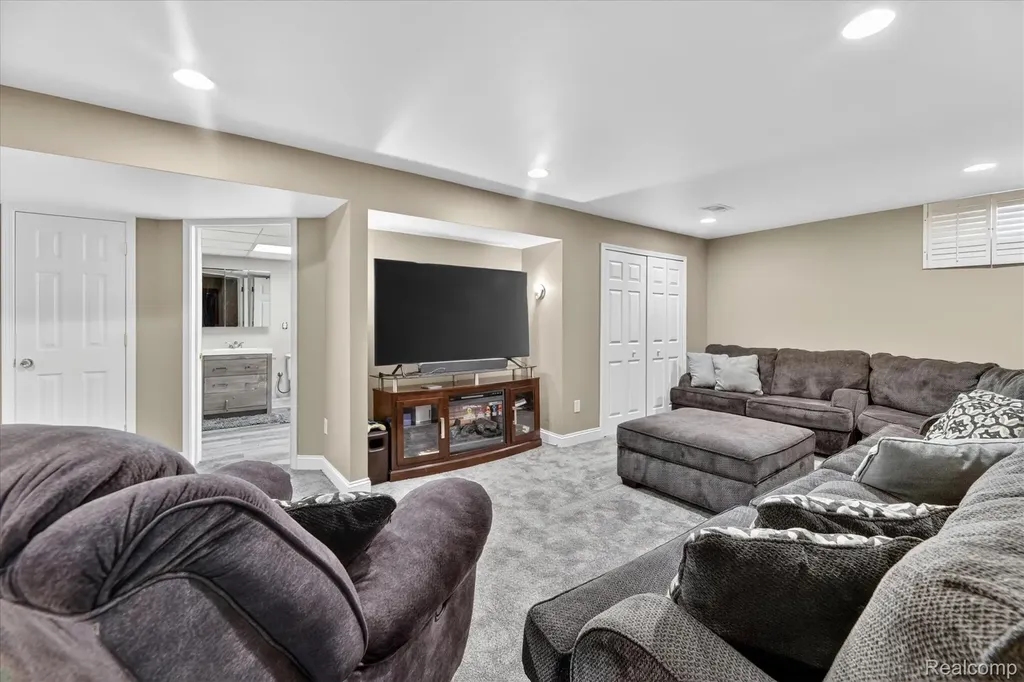 5324 Sequoia Court Burton City MI 48439