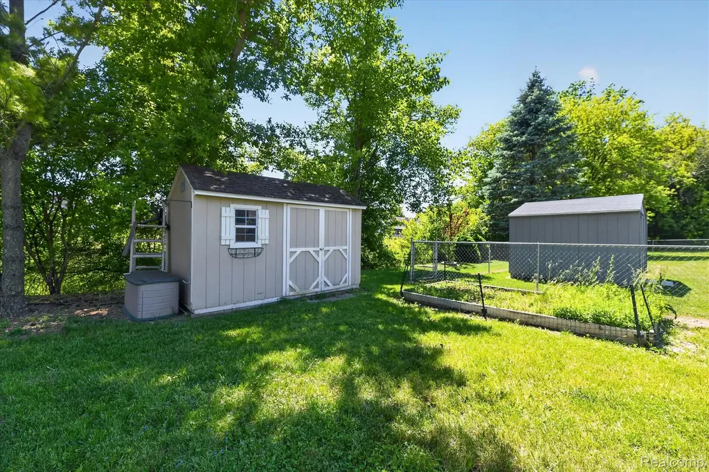 5324 Sequoia Court Burton City MI 48439