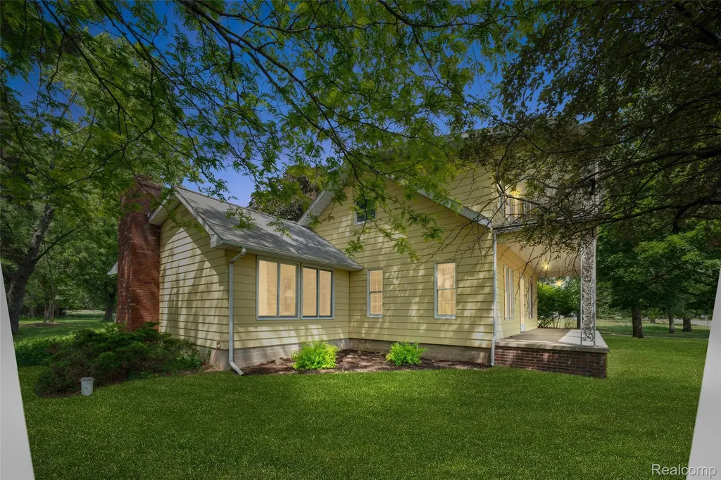 607 E King Street Corunna City MI 48817