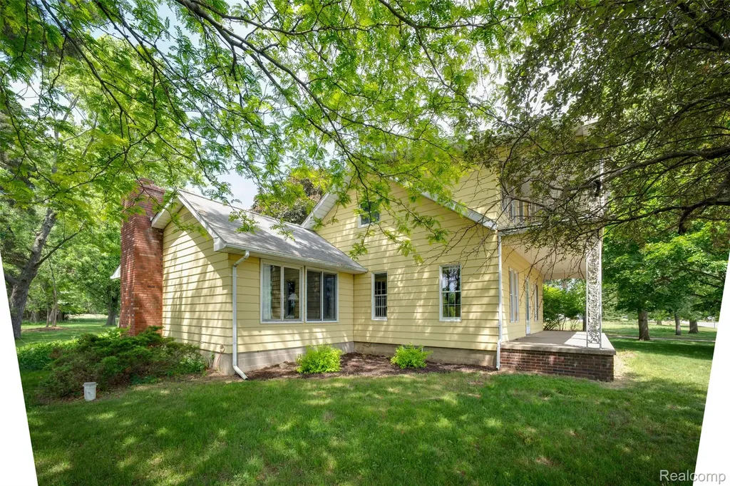 607 E King Street Corunna City MI 48817