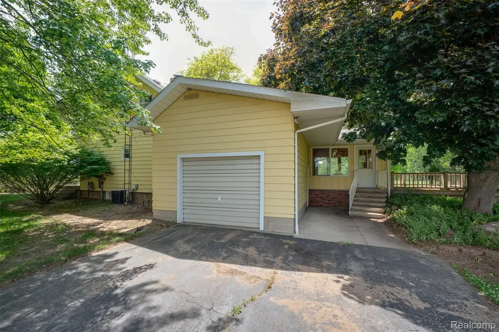 607 E King Street Corunna City MI 48817