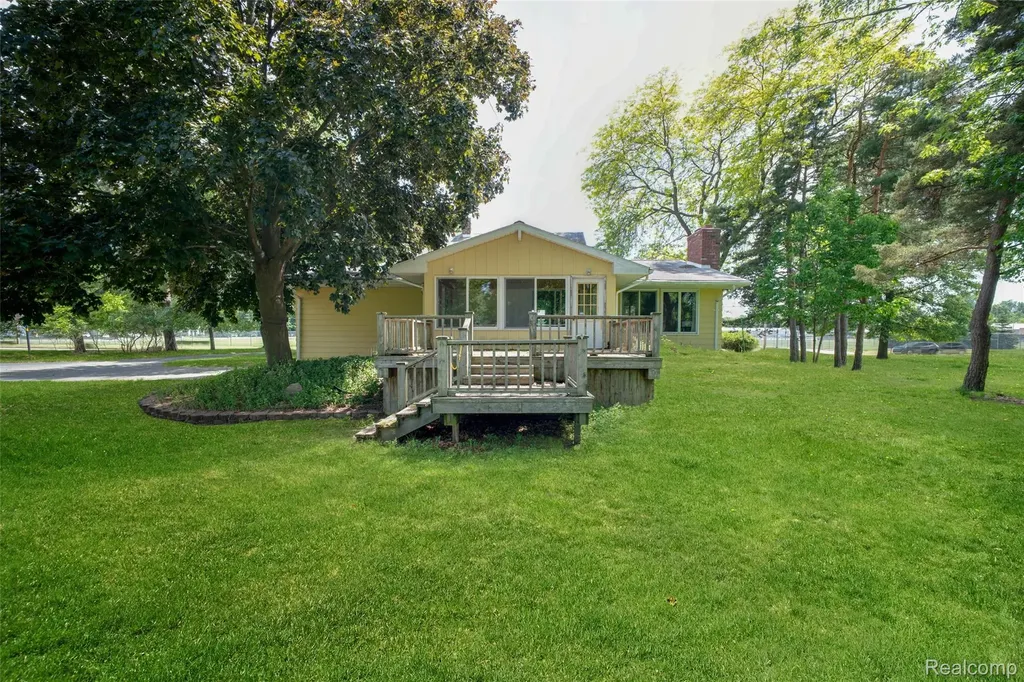 607 E King Street Corunna City MI 48817