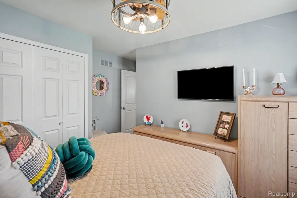3544 Fort Drive Waterford Charter Township MI 48328