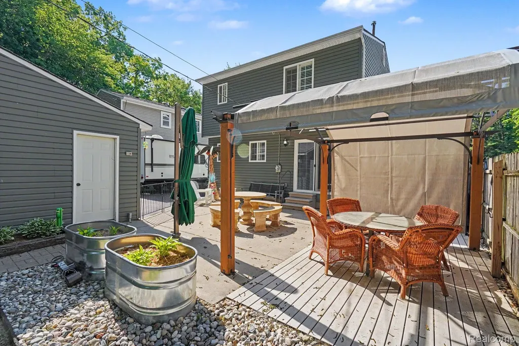 3544 Fort Drive Waterford Charter Township MI 48328