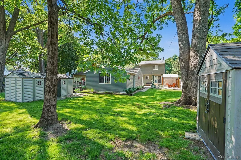 3544 Fort Drive Waterford Charter Township MI 48328