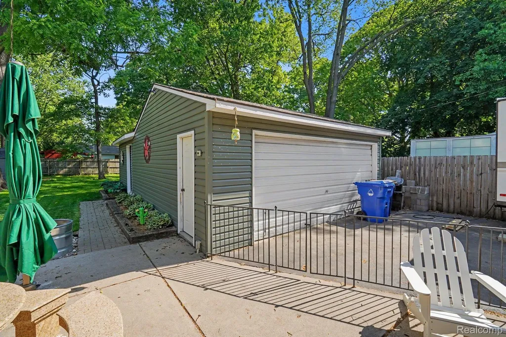 3544 Fort Drive Waterford Charter Township MI 48328