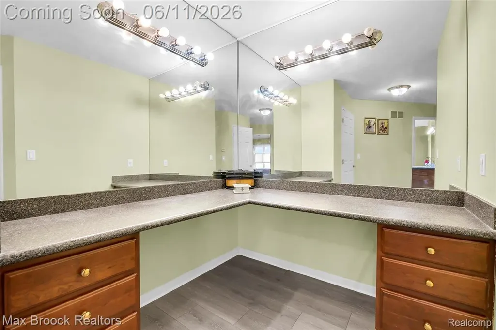 47159 Northumberland Street Novi City MI 48374