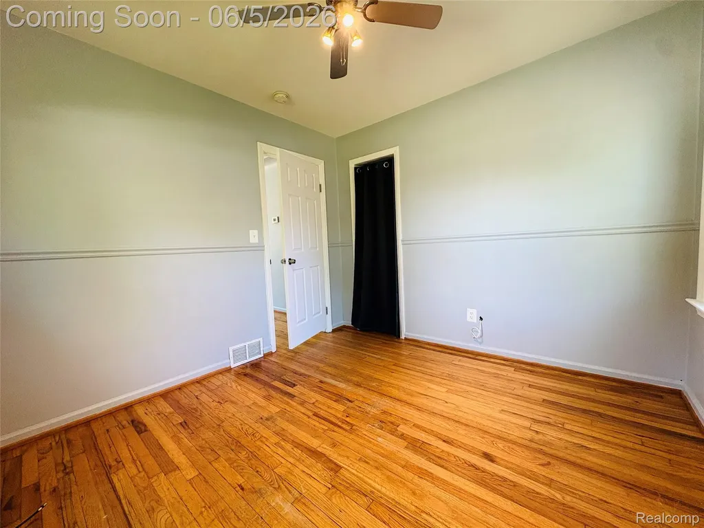 27305 Townley Street Madison Heights City MI 48071