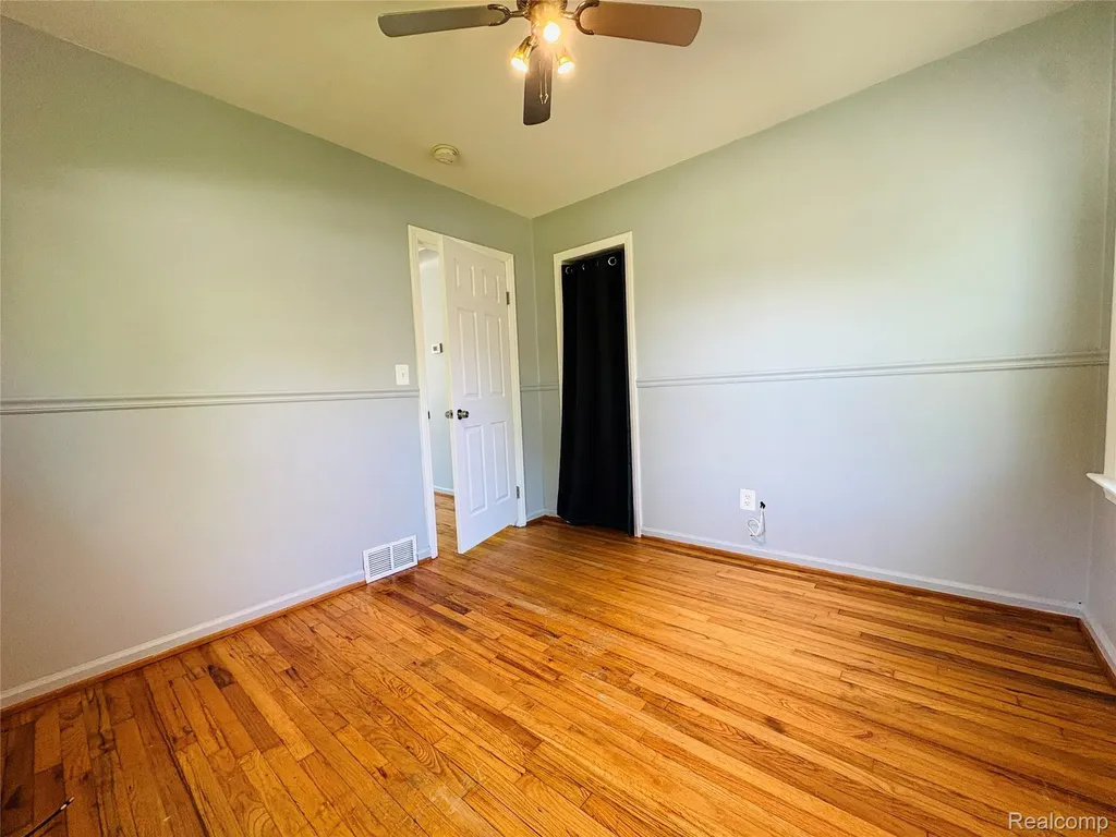 27305 Townley Street Madison Heights City MI 48071