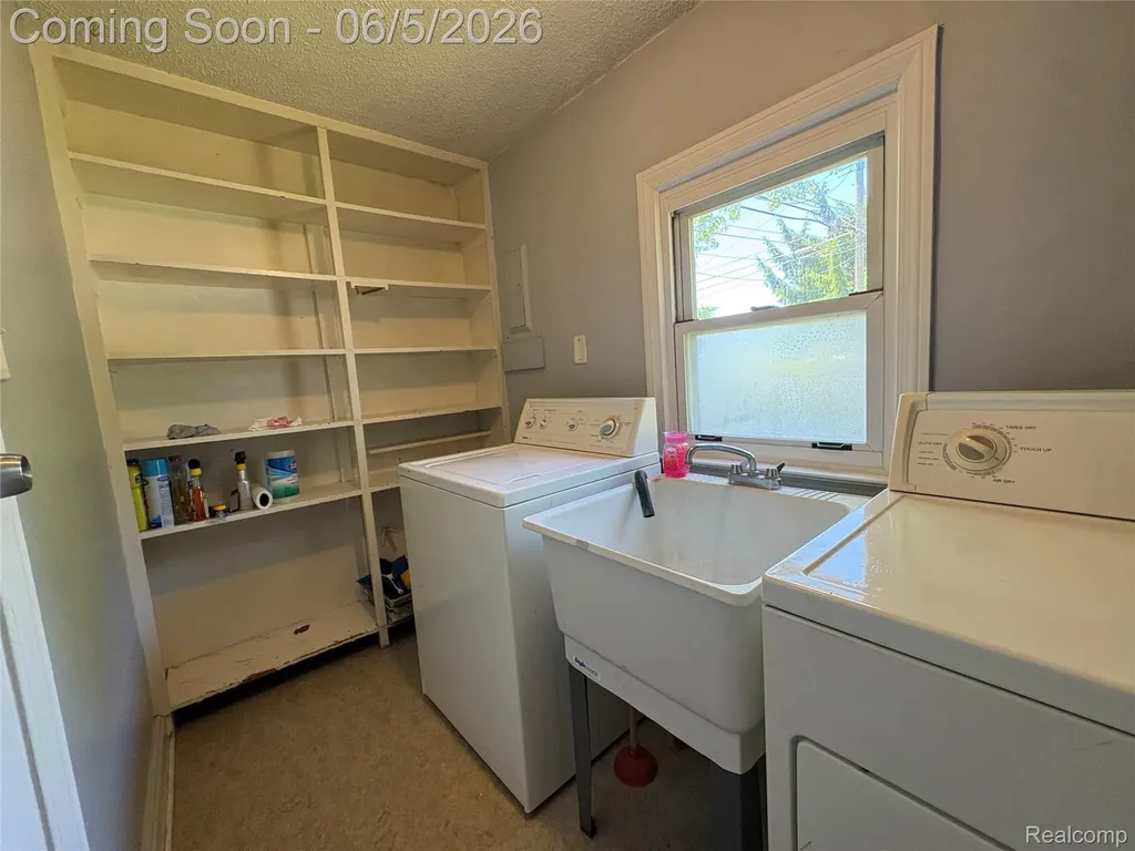 27305 Townley Street Madison Heights City MI 48071