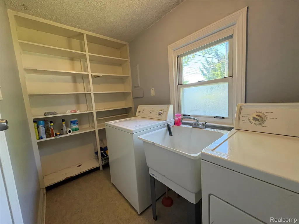 27305 Townley Street Madison Heights City MI 48071
