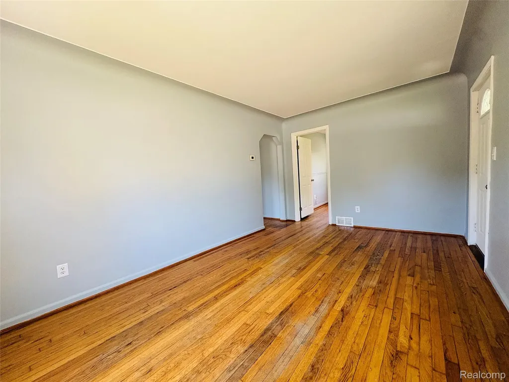 27305 Townley Street Madison Heights City MI 48071