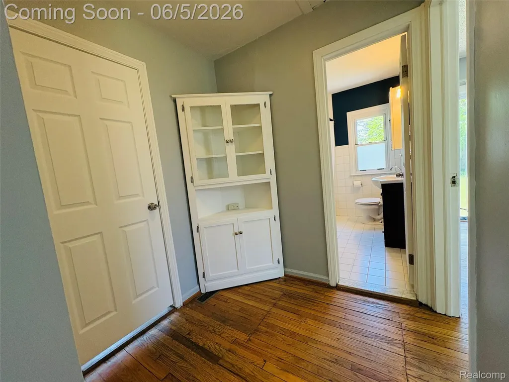 27305 Townley Street Madison Heights City MI 48071