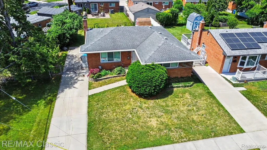 1842 Chaucer Avenue Madison Heights City MI 48071