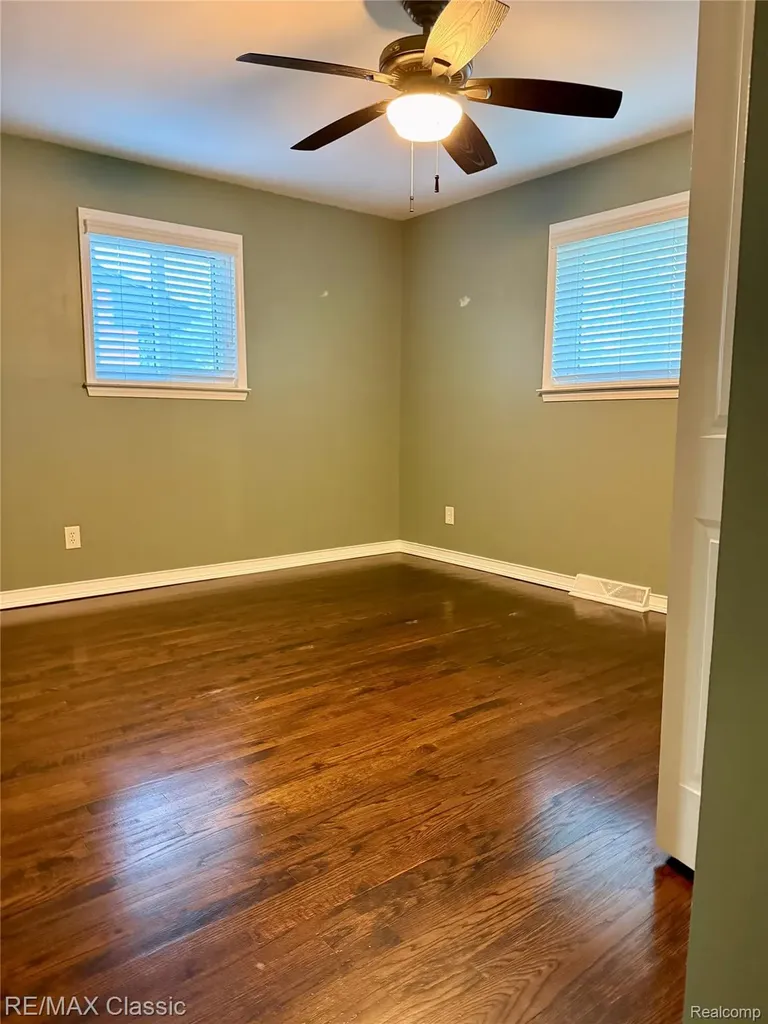 1842 Chaucer Avenue Madison Heights City MI 48071
