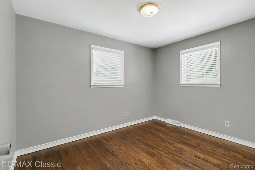 1842 Chaucer Avenue Madison Heights City MI 48071