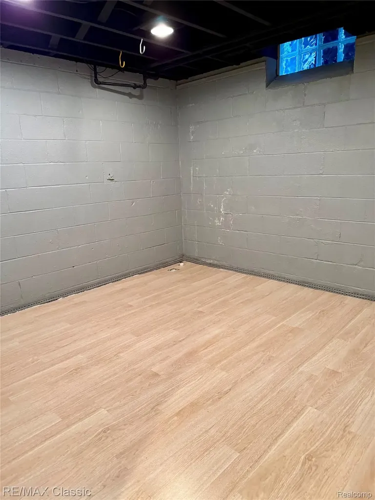 1842 Chaucer Avenue Madison Heights City MI 48071