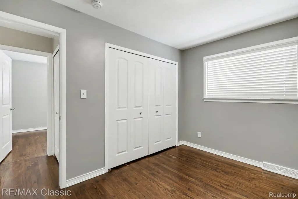 1842 Chaucer Avenue Madison Heights City MI 48071