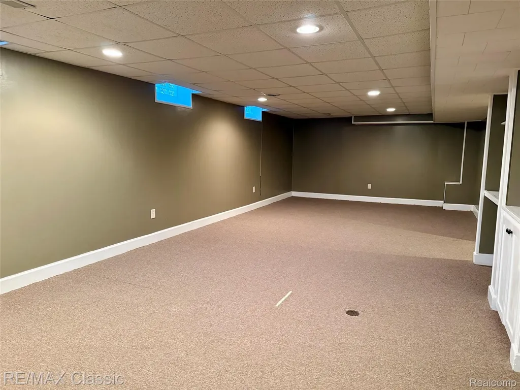 1842 Chaucer Avenue Madison Heights City MI 48071