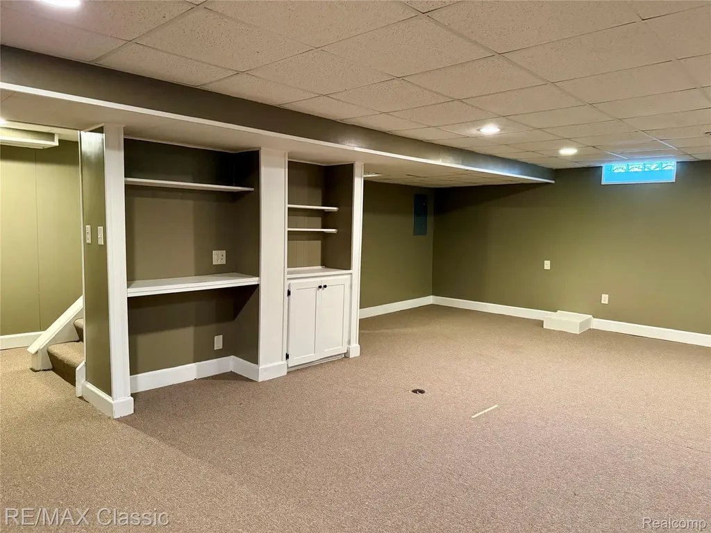 1842 Chaucer Avenue Madison Heights City MI 48071