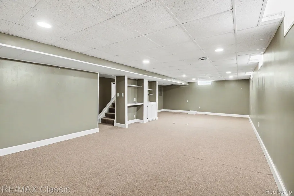 1842 Chaucer Avenue Madison Heights City MI 48071