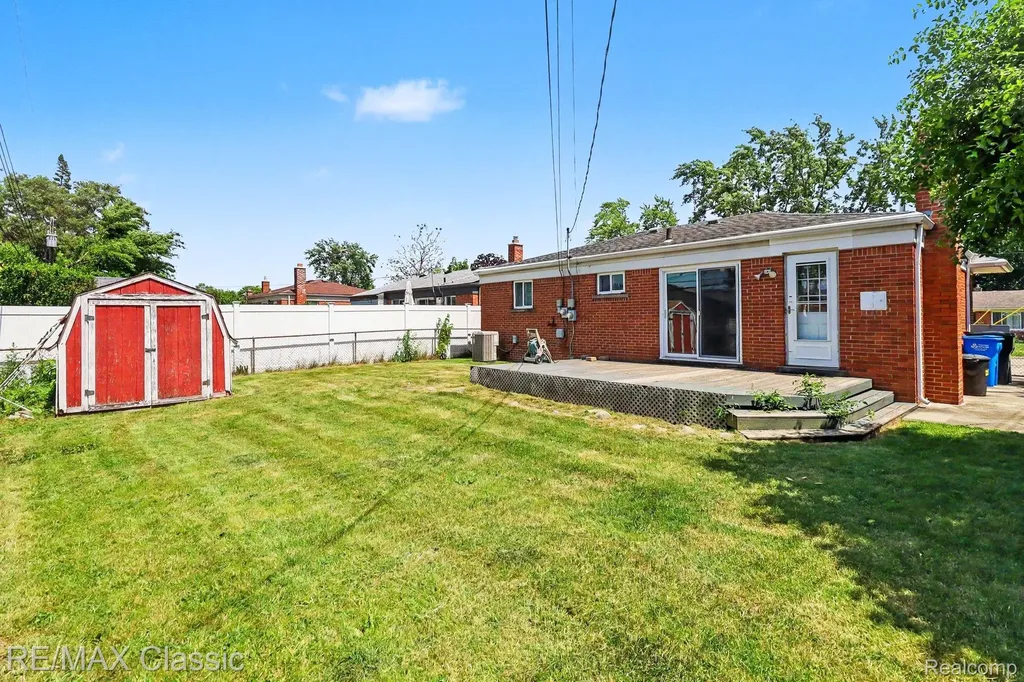 1842 Chaucer Avenue Madison Heights City MI 48071