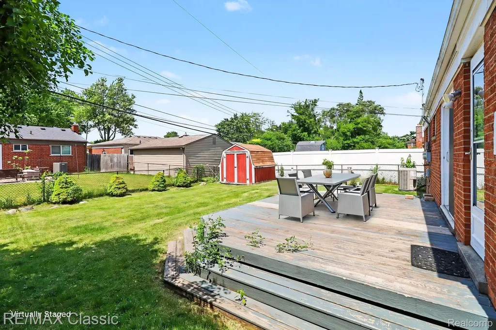 1842 Chaucer Avenue Madison Heights City MI 48071