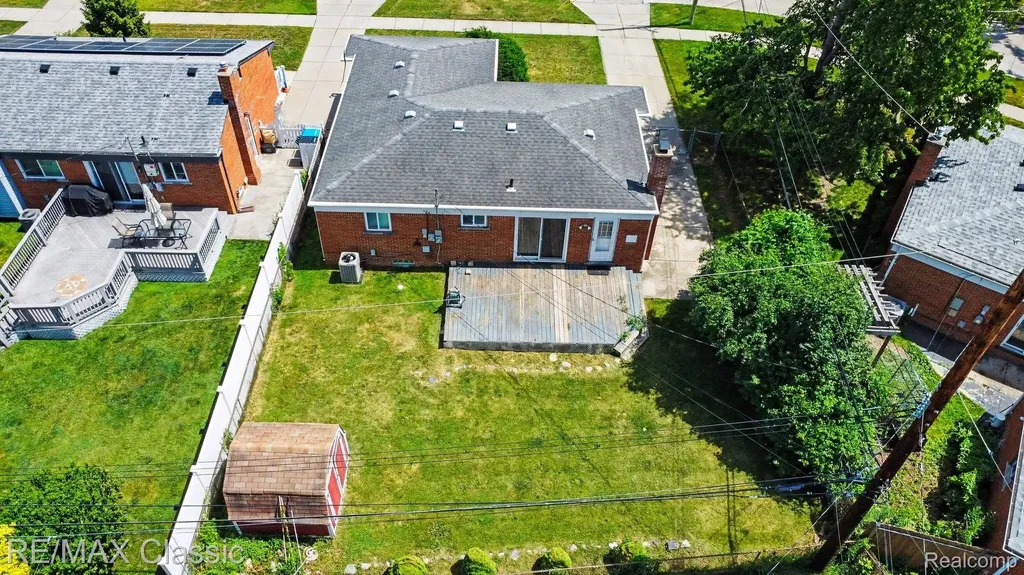 1842 Chaucer Avenue Madison Heights City MI 48071
