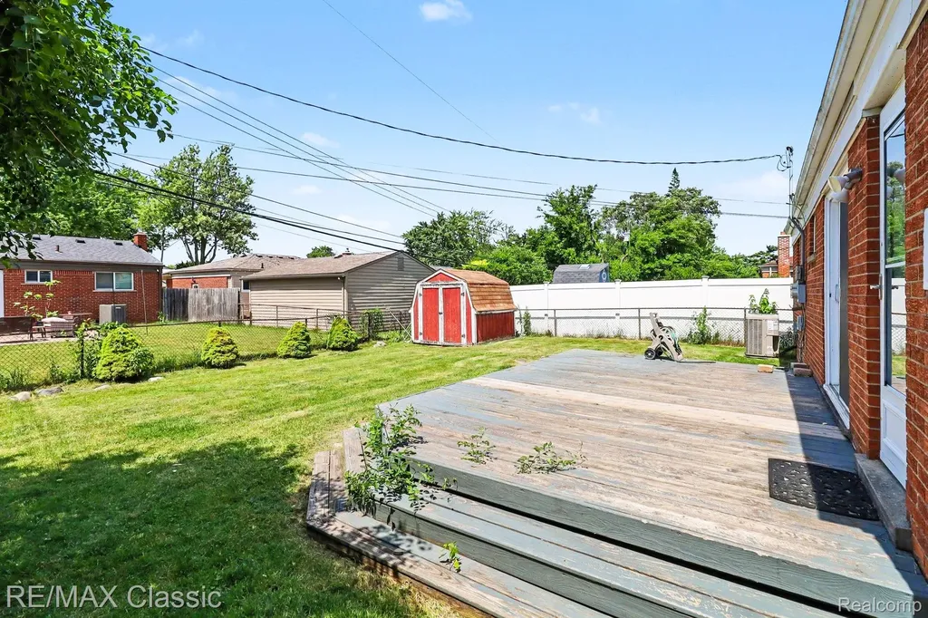 1842 Chaucer Avenue Madison Heights City MI 48071