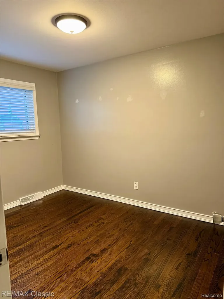 1842 Chaucer Avenue Madison Heights City MI 48071