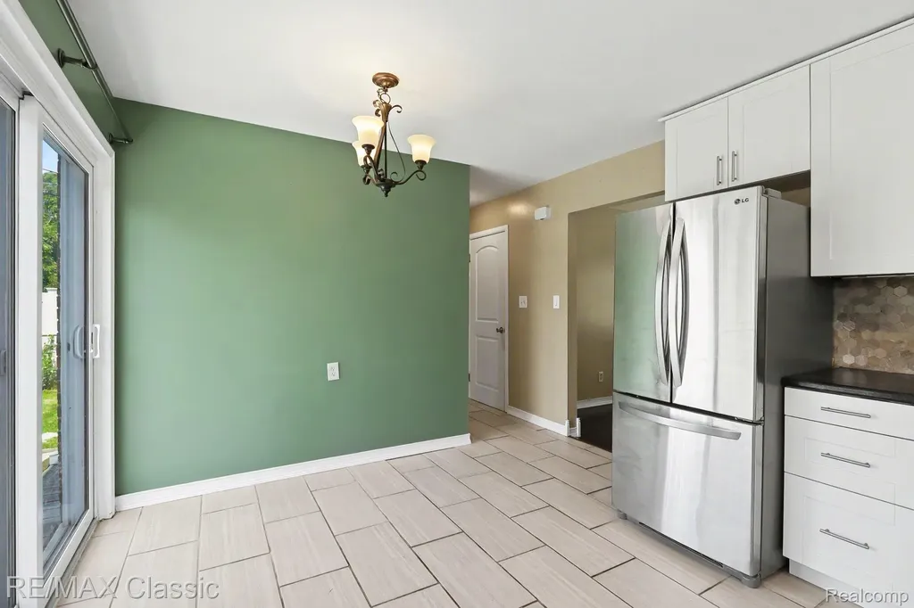 1842 Chaucer Avenue Madison Heights City MI 48071