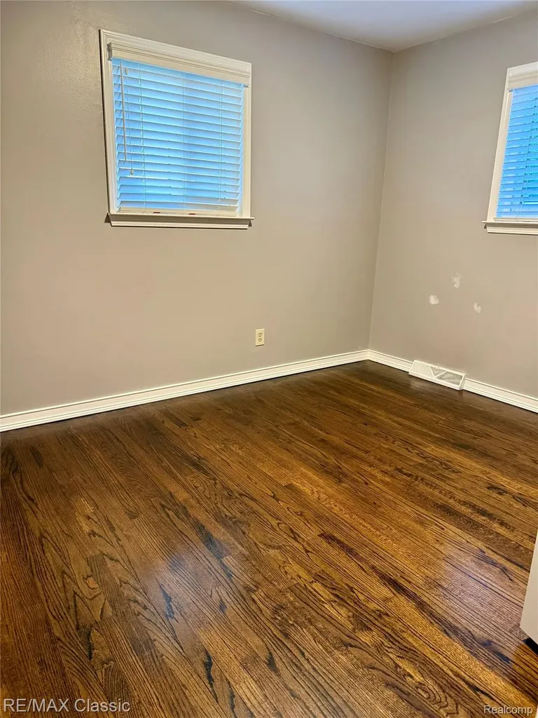 1842 Chaucer Avenue Madison Heights City MI 48071