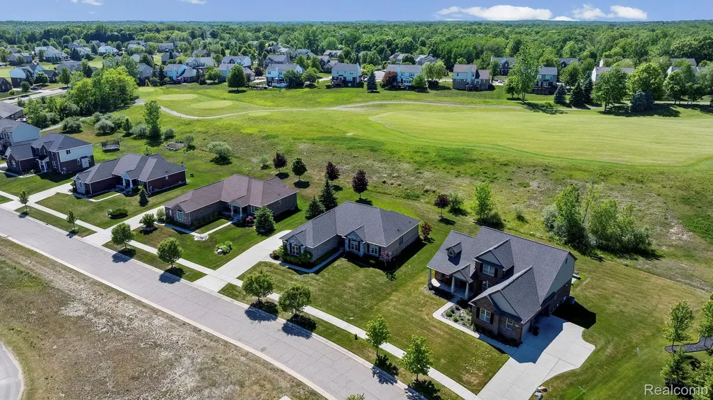 672 Brooks Lane Oxford Charter Township MI 48371