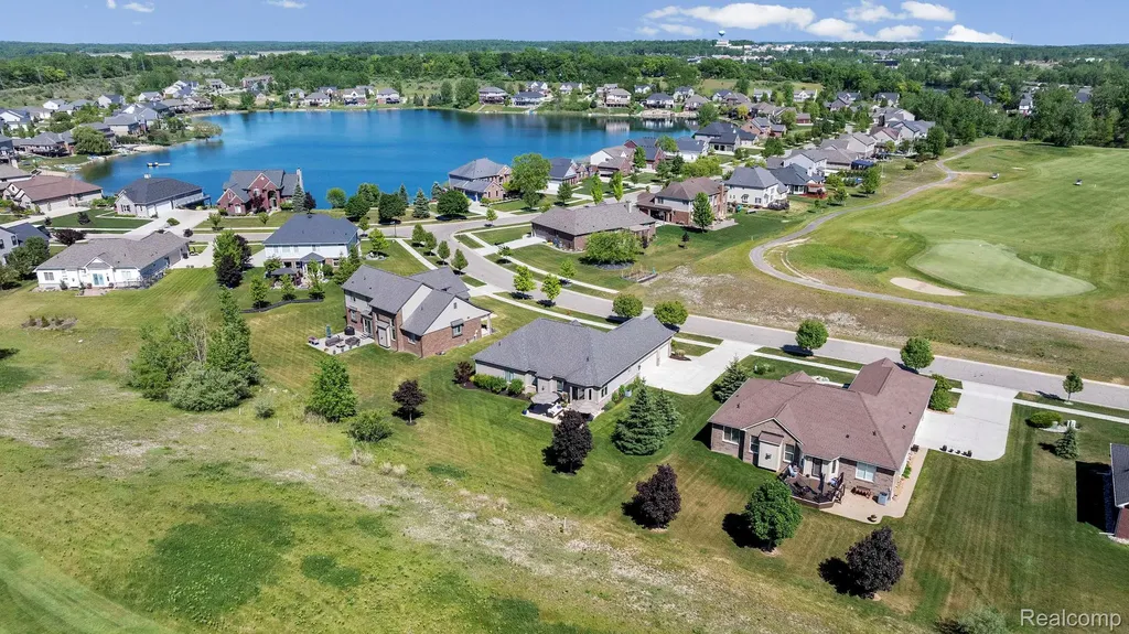 672 Brooks Lane Oxford Charter Township MI 48371