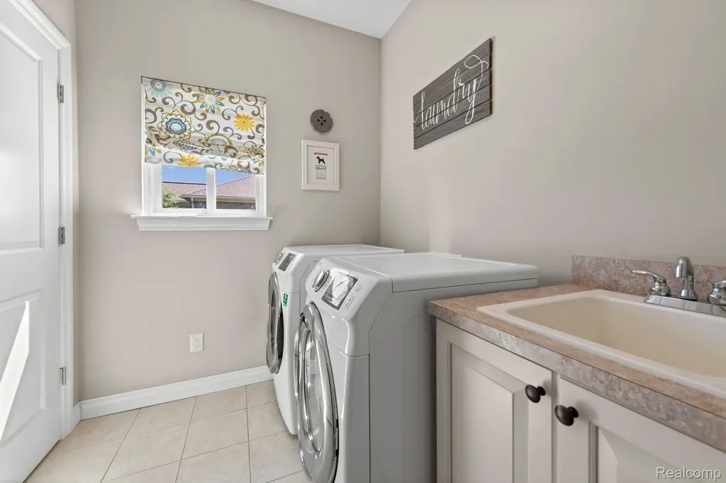 672 Brooks Lane Oxford Charter Township MI 48371