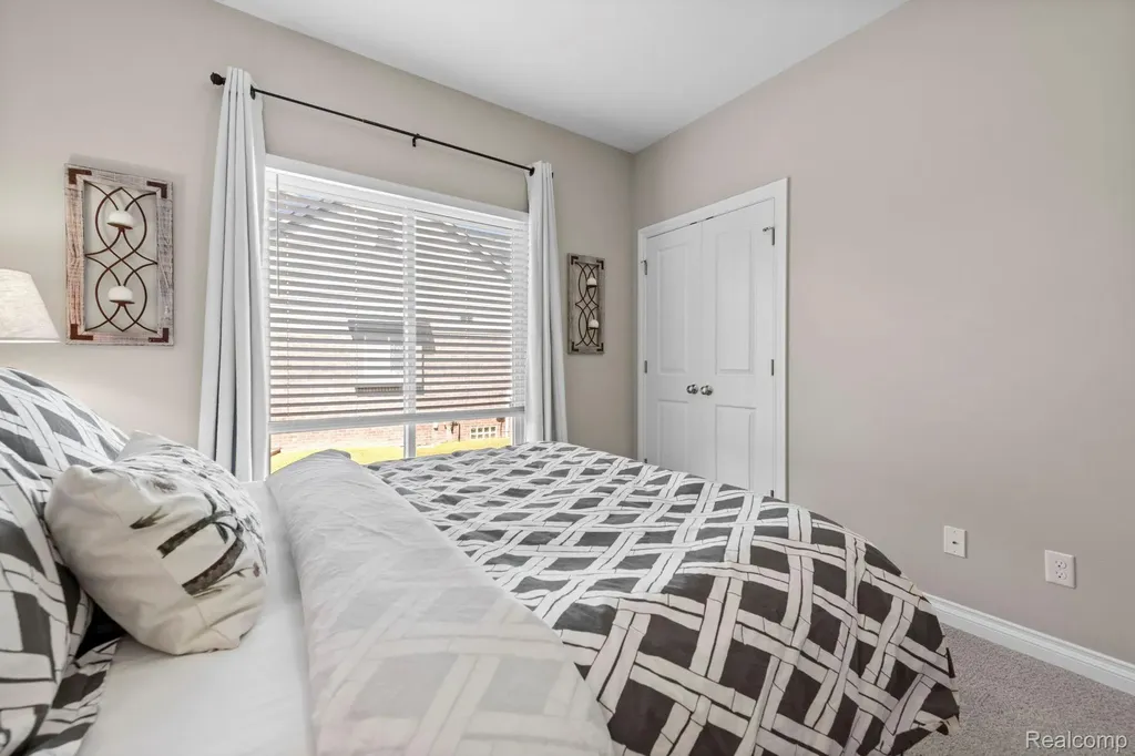 672 Brooks Lane Oxford Charter Township MI 48371