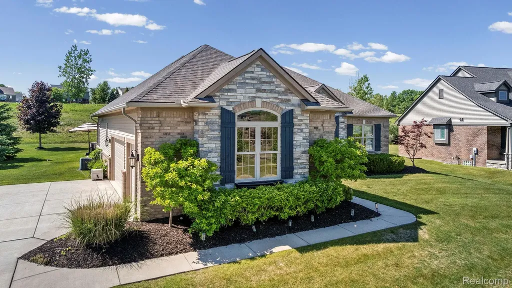 672 Brooks Lane Oxford Charter Township MI 48371