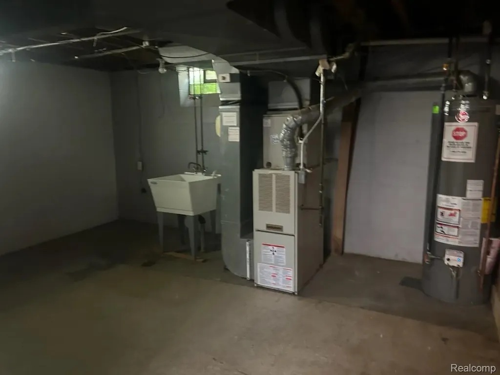11361 Rockland Redford Charter Township MI 48239