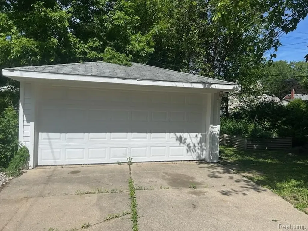 11361 Rockland Redford Charter Township MI 48239