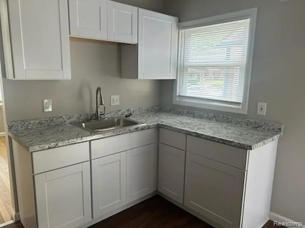 11361 Rockland Redford Charter Township MI 48239
