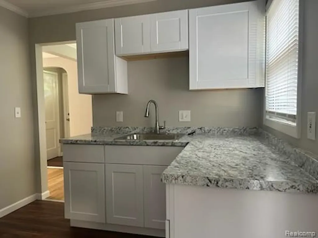 11361 Rockland Redford Charter Township MI 48239