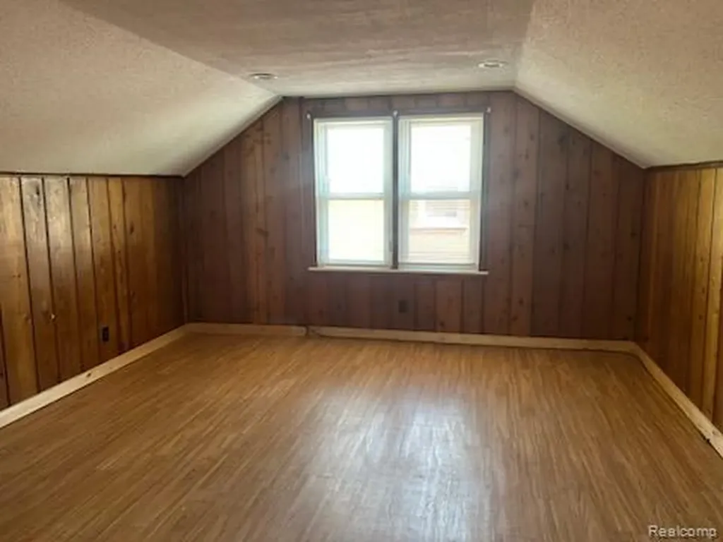 11361 Rockland Redford Charter Township MI 48239