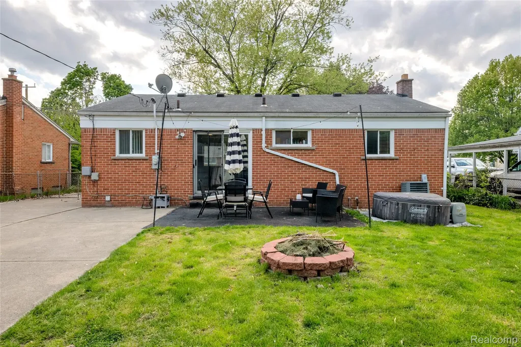 18222 Fox Street Redford Charter Township MI 48240