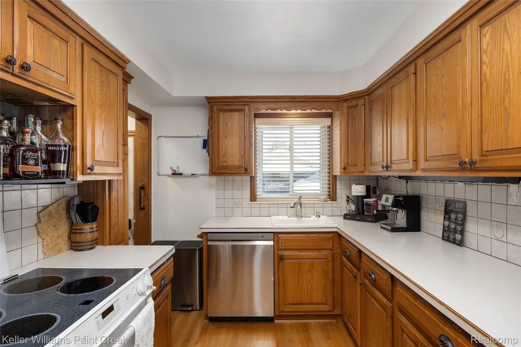 28606 Rockwood Street St. Clair Shores City MI 48081